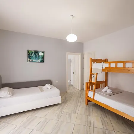 Artur2 Konukevi Ksamil