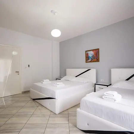 Artur2 Konukevi Ksamil